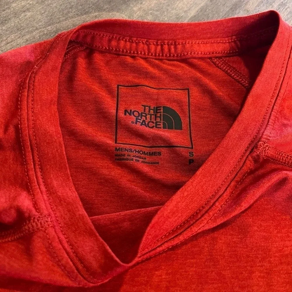 The North Face Mens Red Heather Short Sleeve Performance Shirt Small Bin A-10